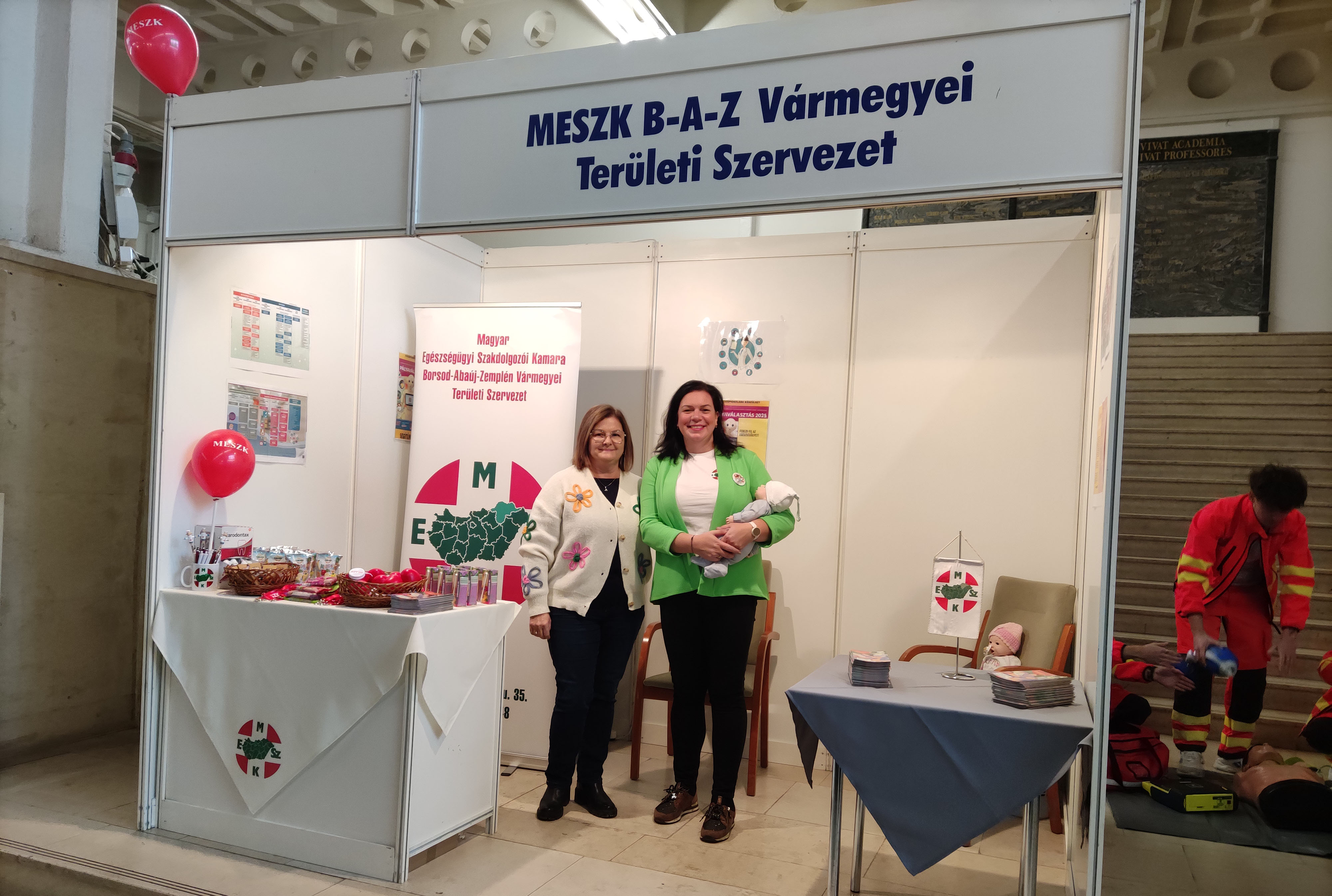 A kórház és a MESZK közös standon