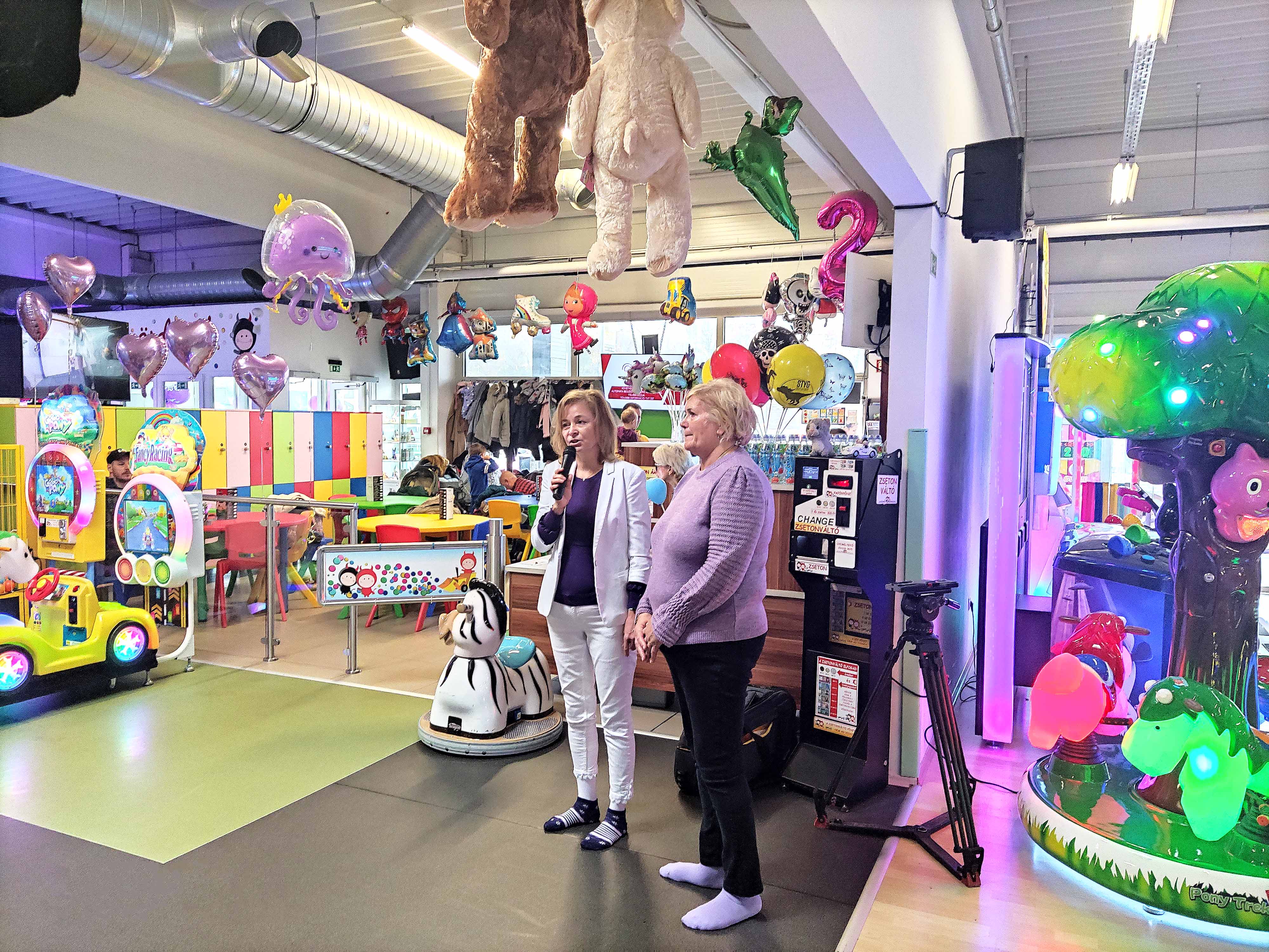 Dr. Szűcs Ildikó és Szabó Jánosné köszöntötte a rendezvény résztvevőit