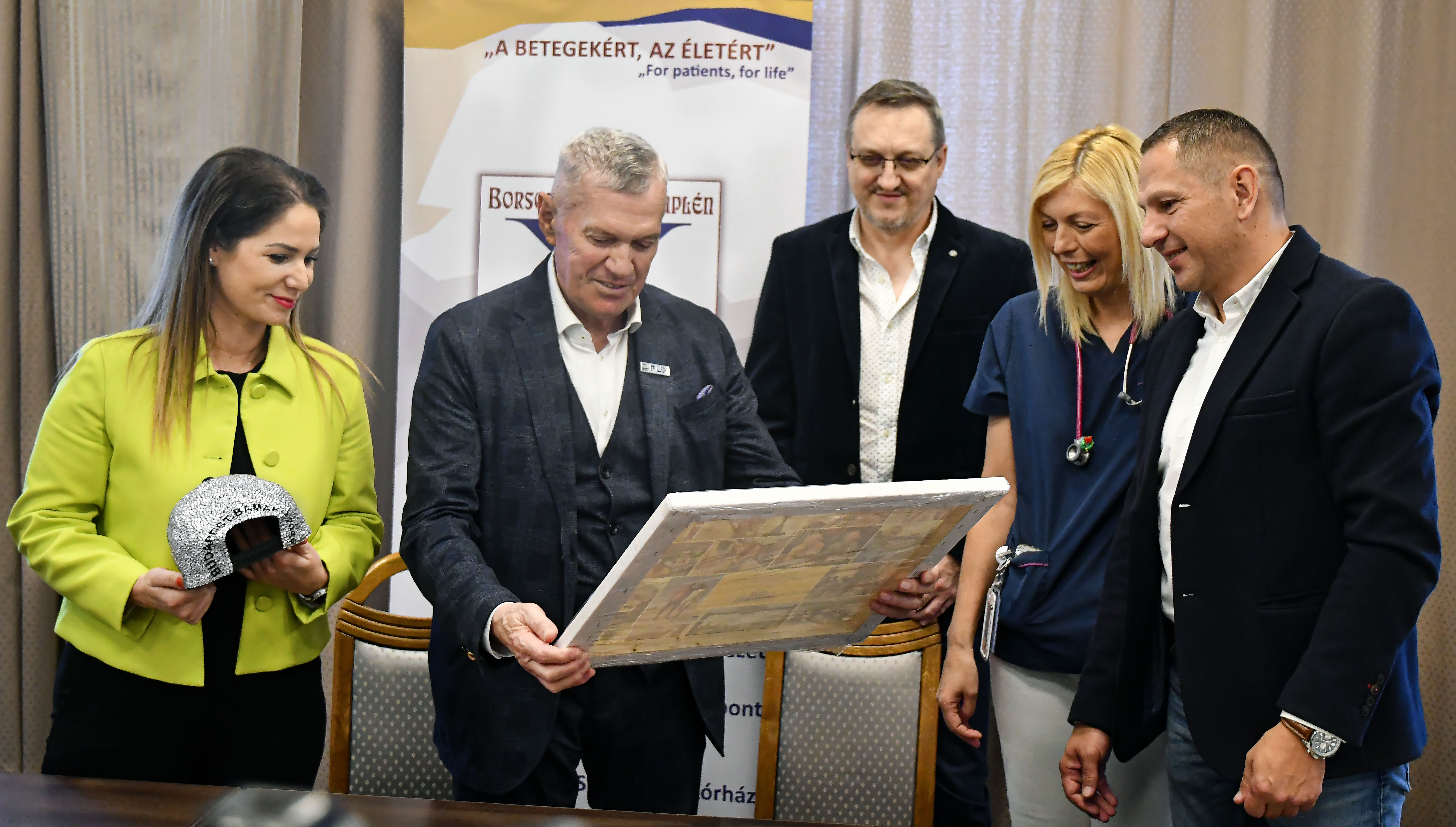 Bamakot megjárt sapkából cseppszámlálós infúziós pumpa