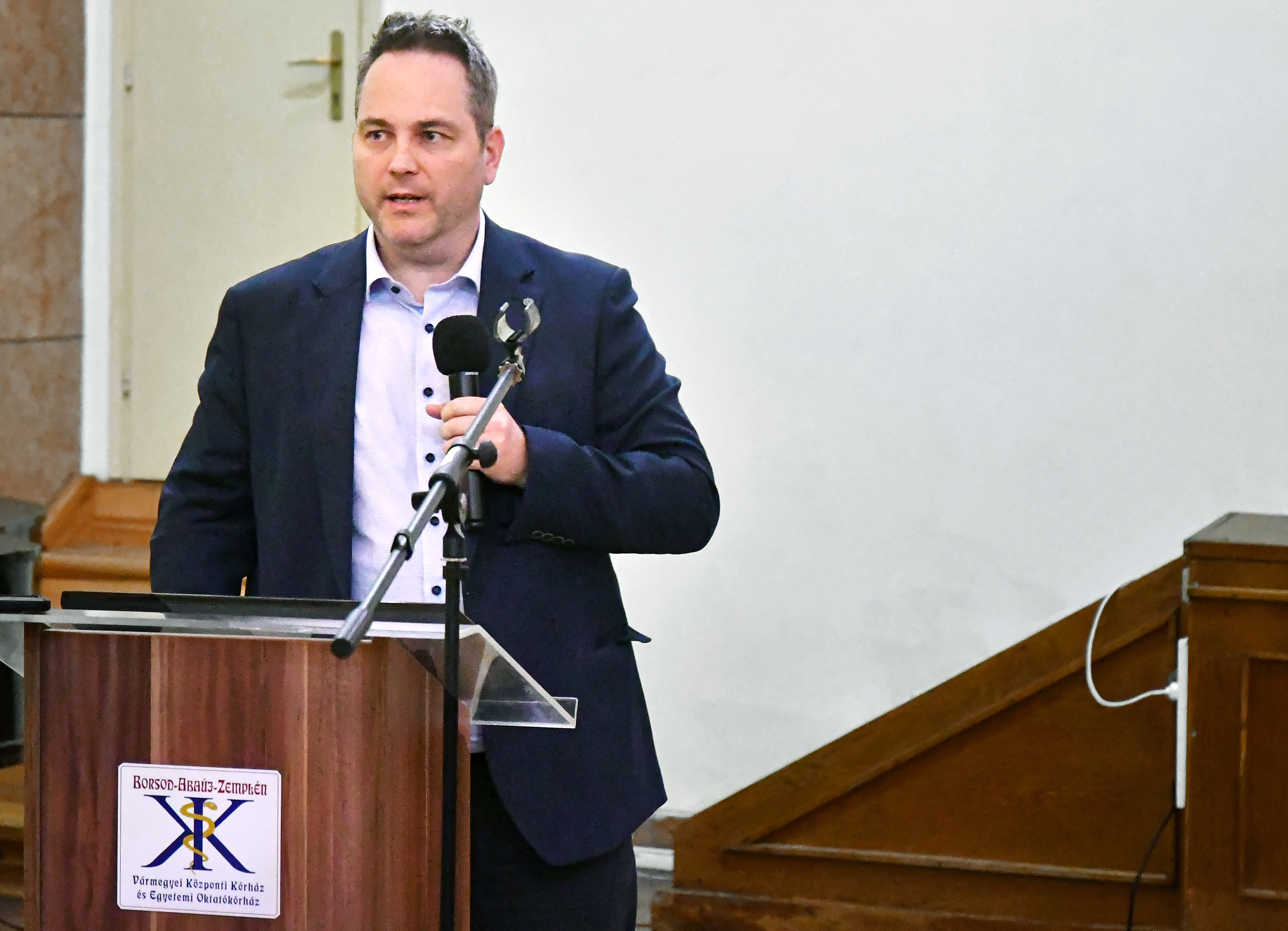 Dr. Nagy Gergely György osztályvezető főorvos a szívérrendszeri ellátást és a Kardiovaszkuláris és Belgyógyászai Centrumot is  bemutatta