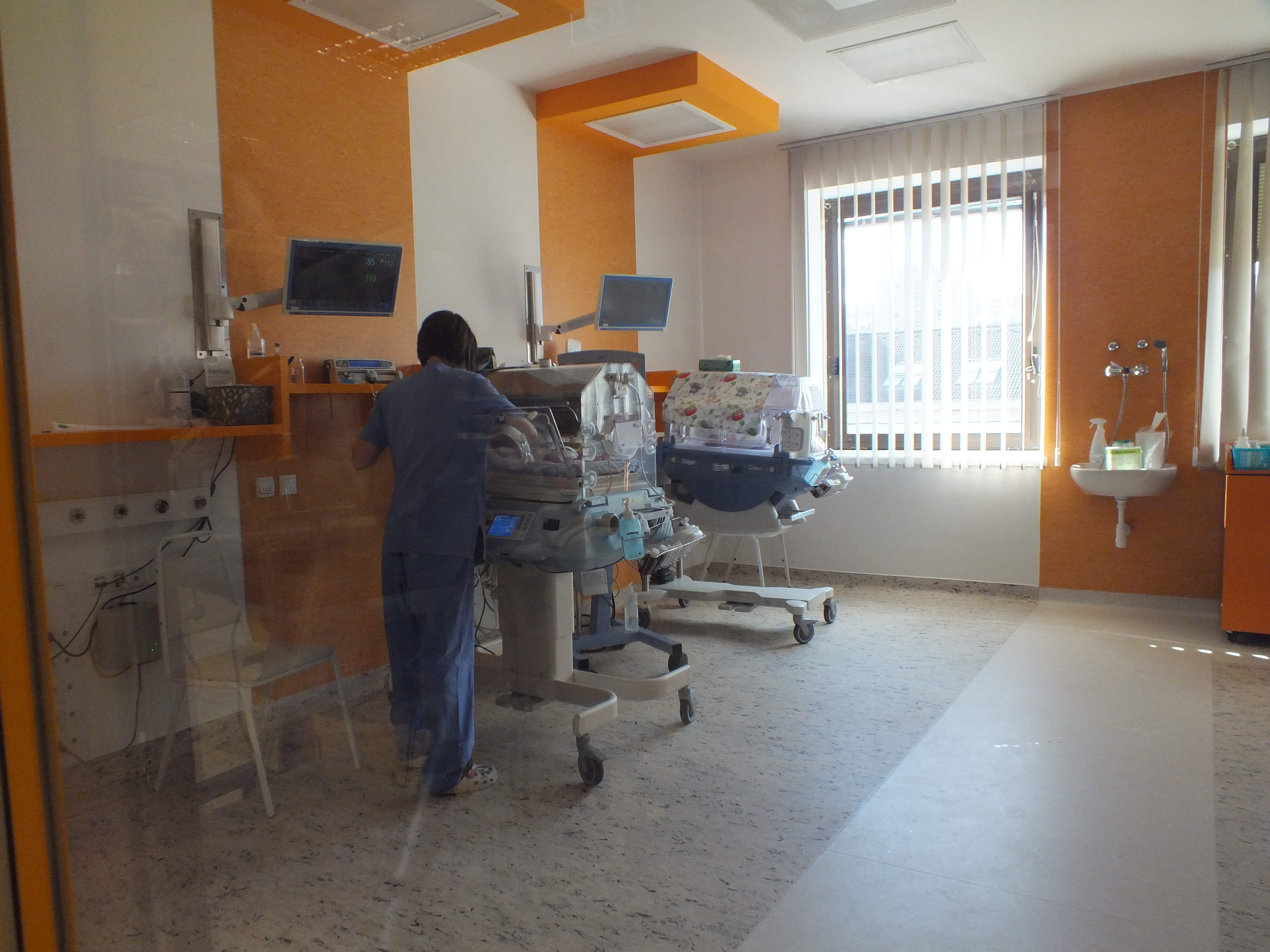 inkubátor-újszülött