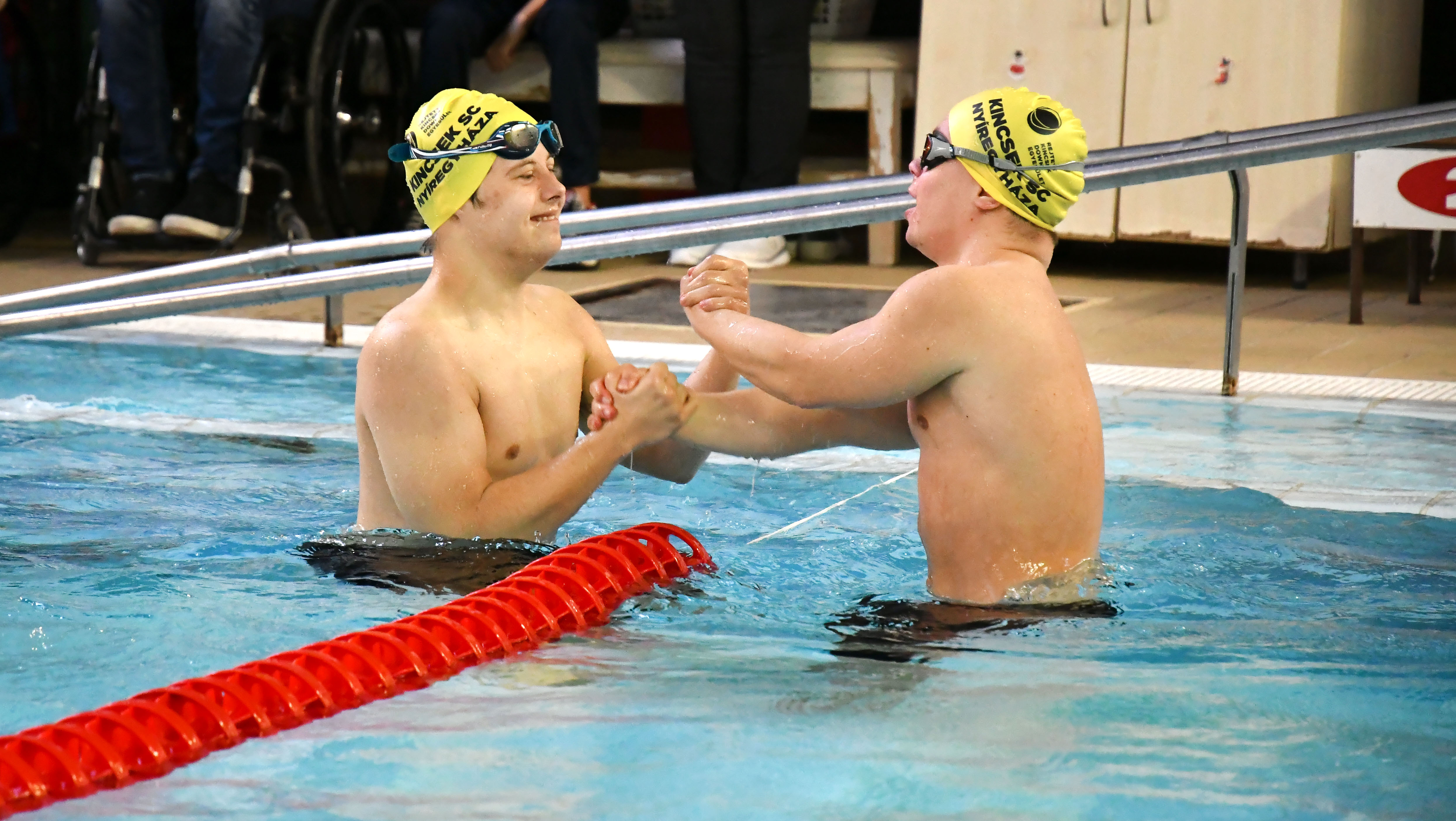 Kép az úszóversenyről