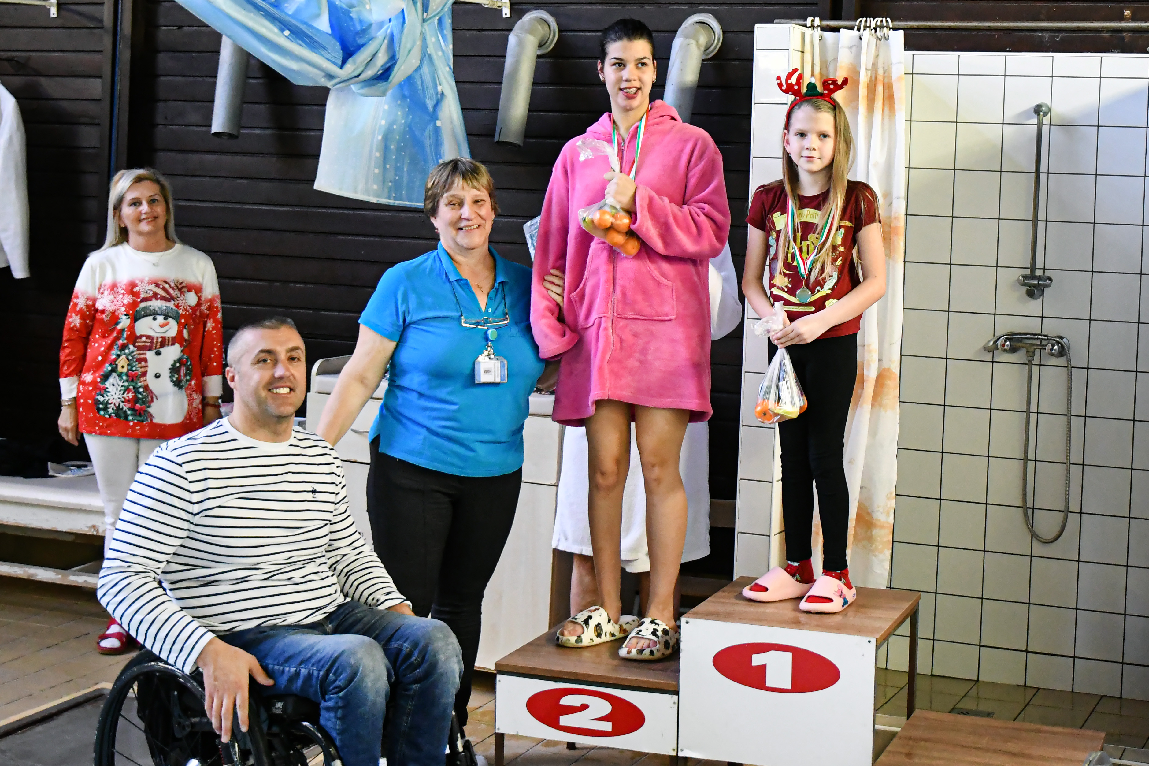 Képek az úszóversenyről