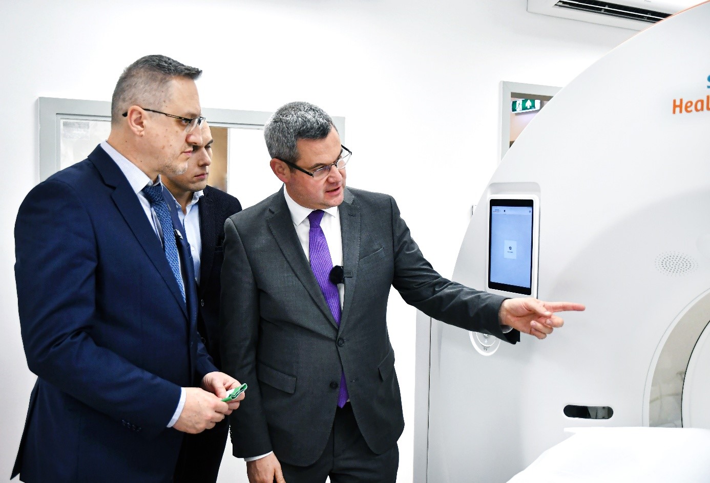 Dr. Zsákai Zsolt főigazgató (balra) és Dr. Takács Péter államtitkár