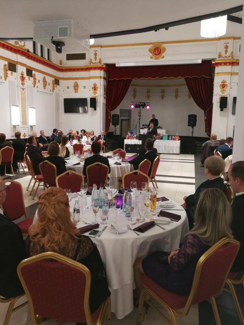 Jótékonyság-bál-koraszülöttek