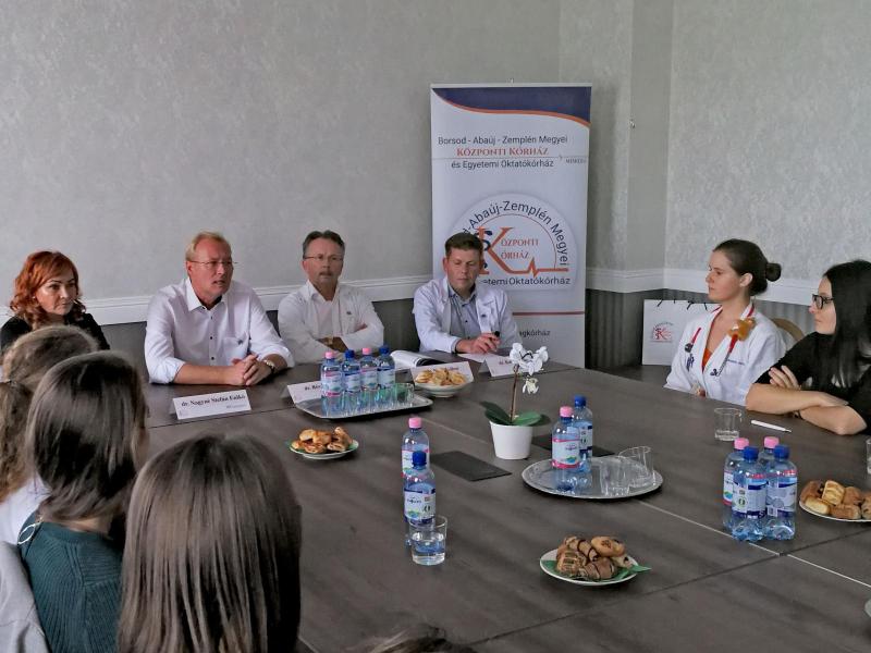 Rezidensek-köszöntő