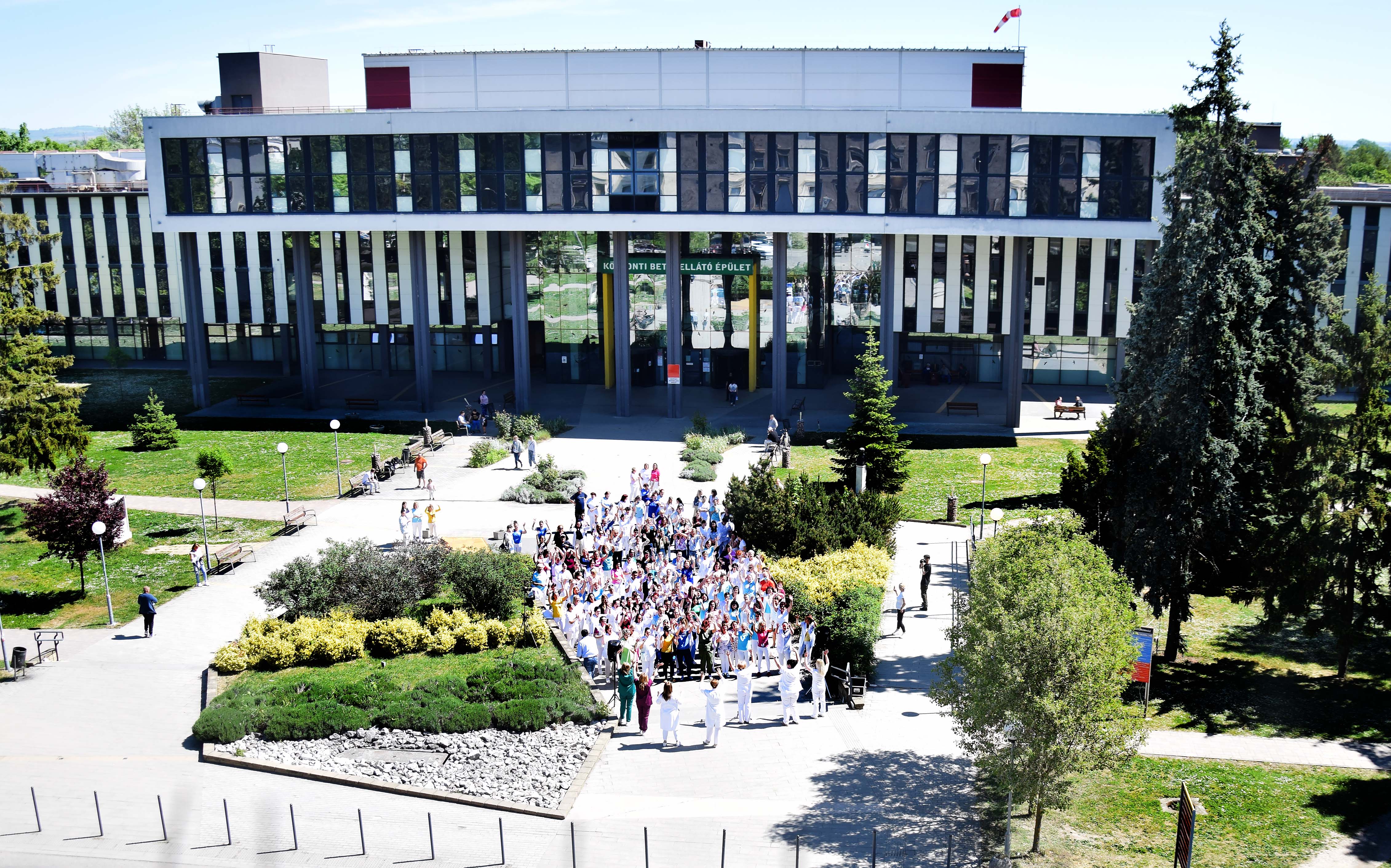 Szabadtéri flashmob kórházunkban a Kézhigiéné Világnapon