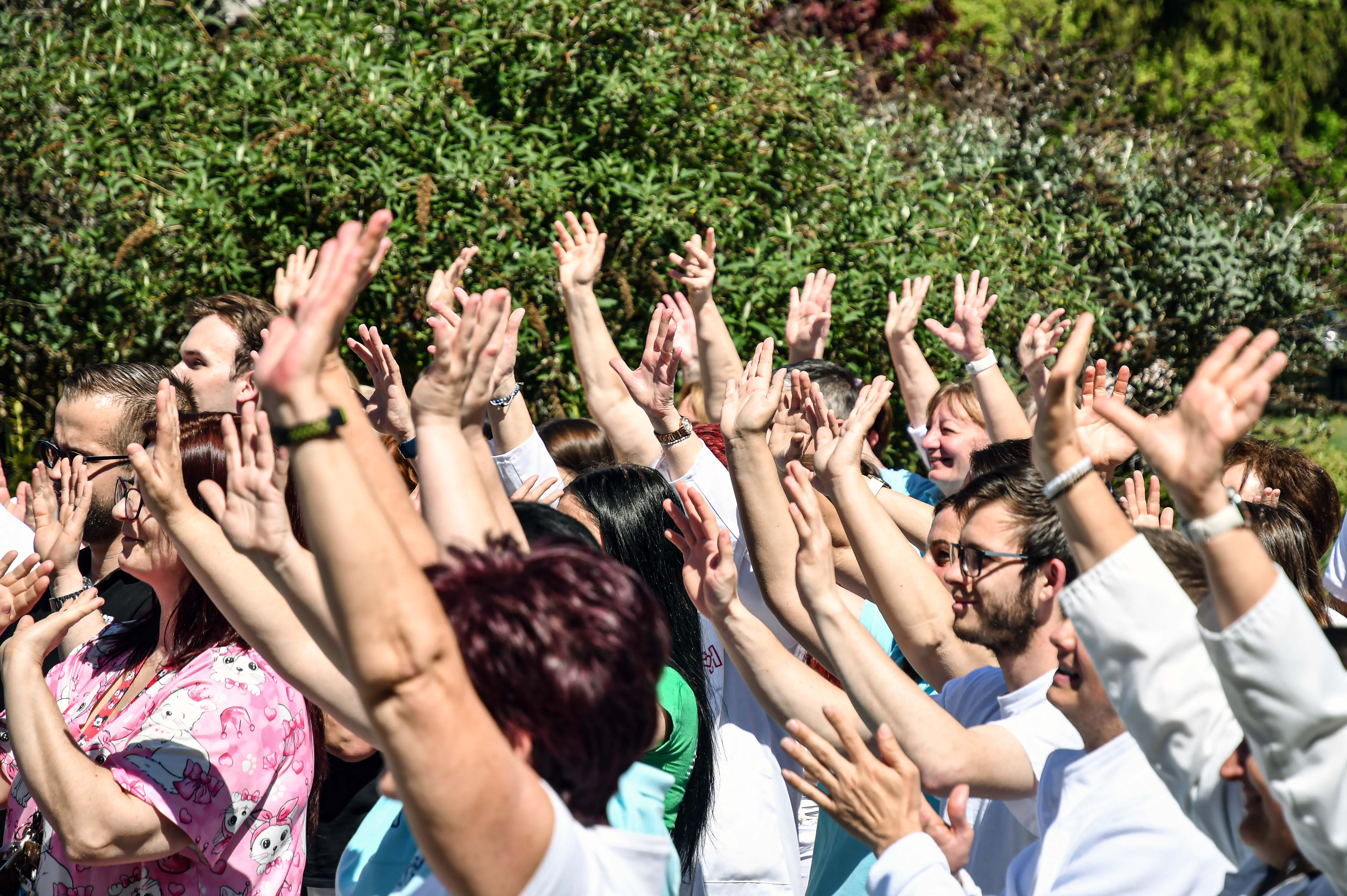 Szabadtéri flashmob kórházunkban a Kézhigiéné Világnapon