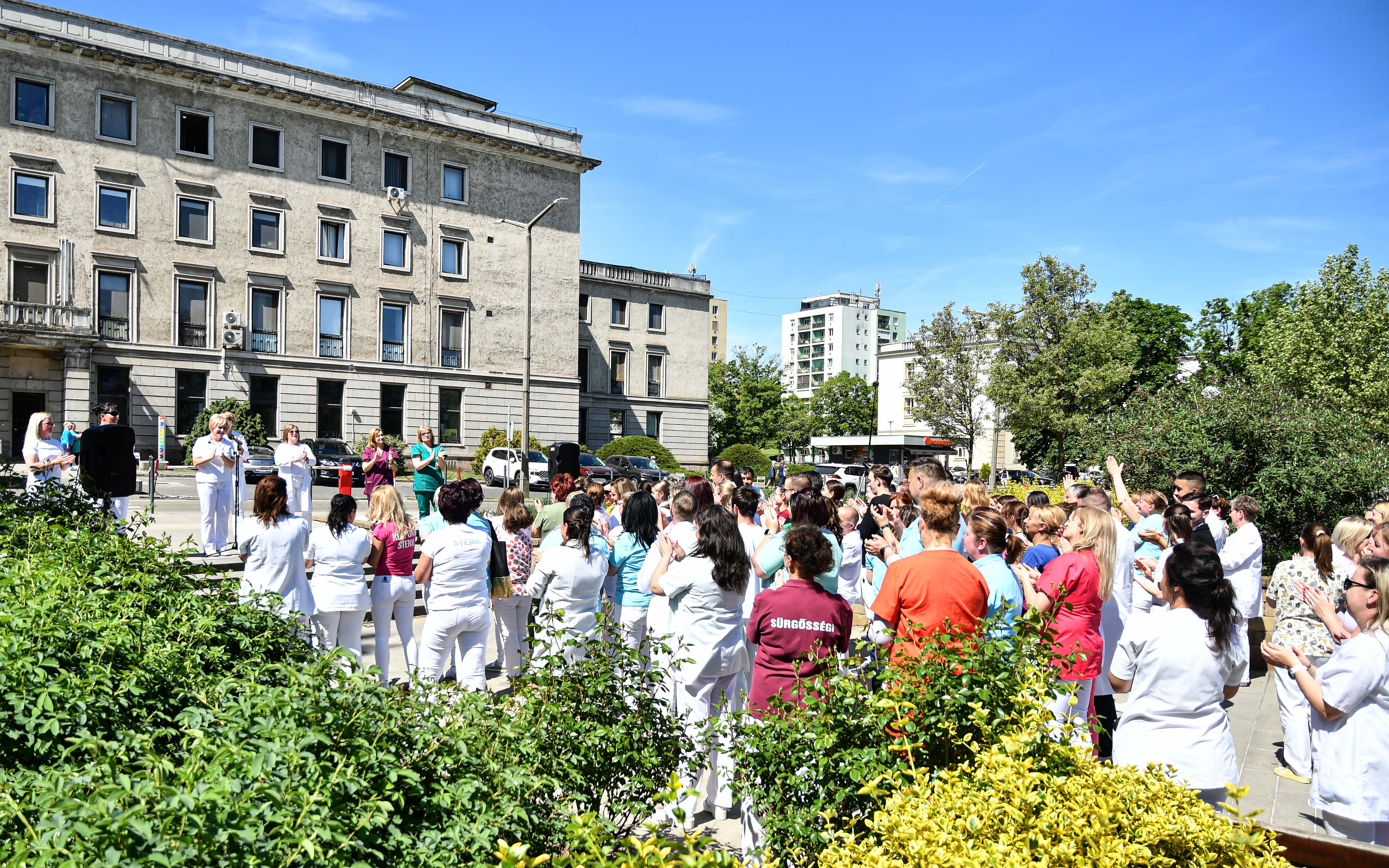 Szabadtéri flashmob kórházunkban a Kézhigiéné Világnapon