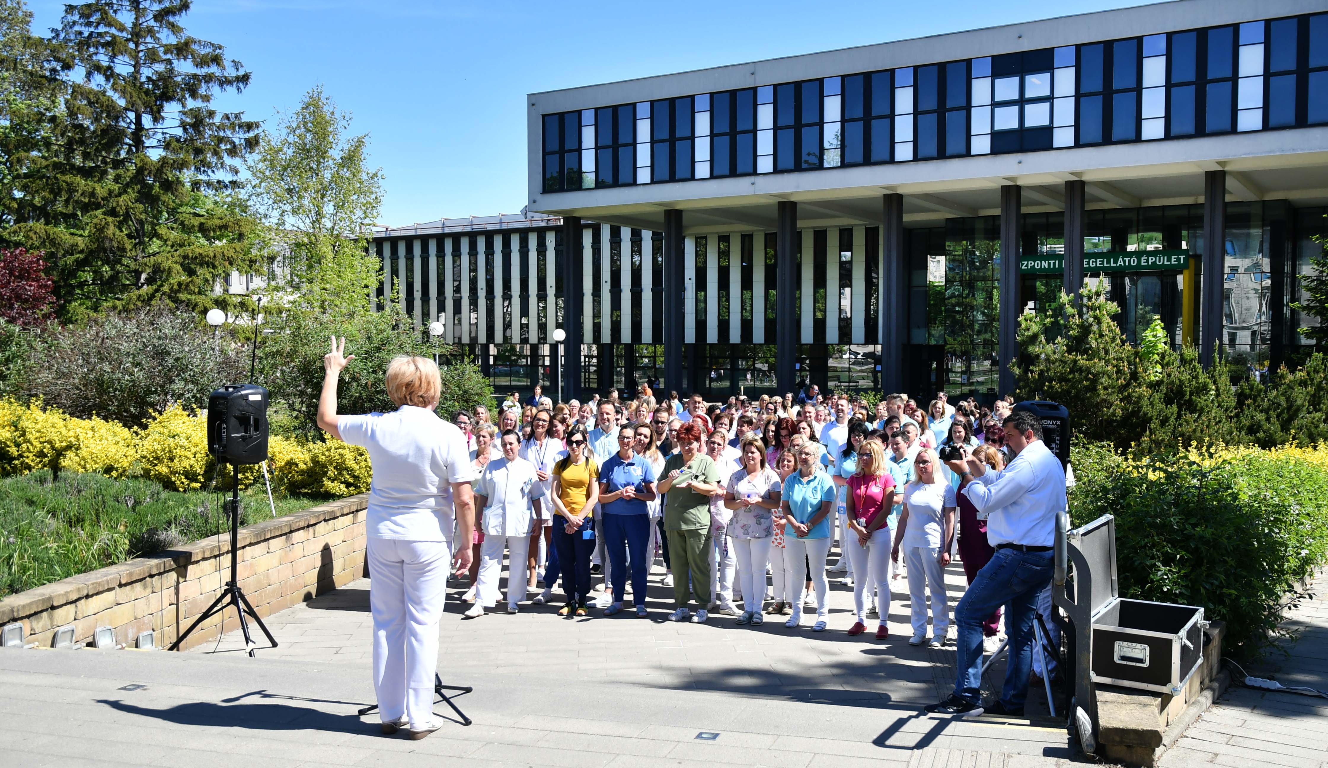 Szabadtéri flashmob kórházunkban a Kézhigiéné Világnapon