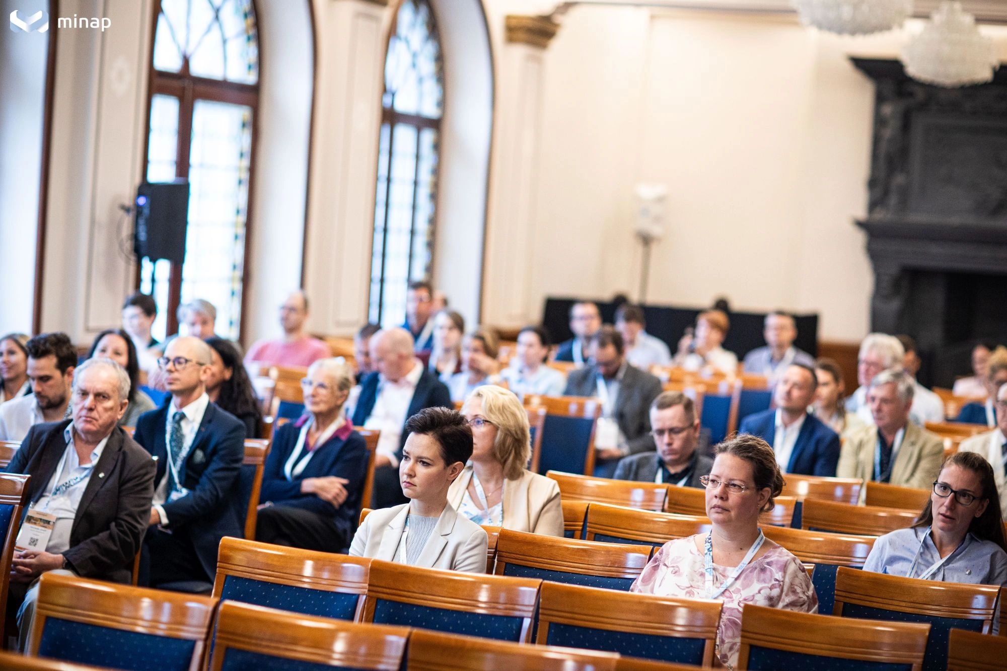 A kézsebész konferencia megnyitója.