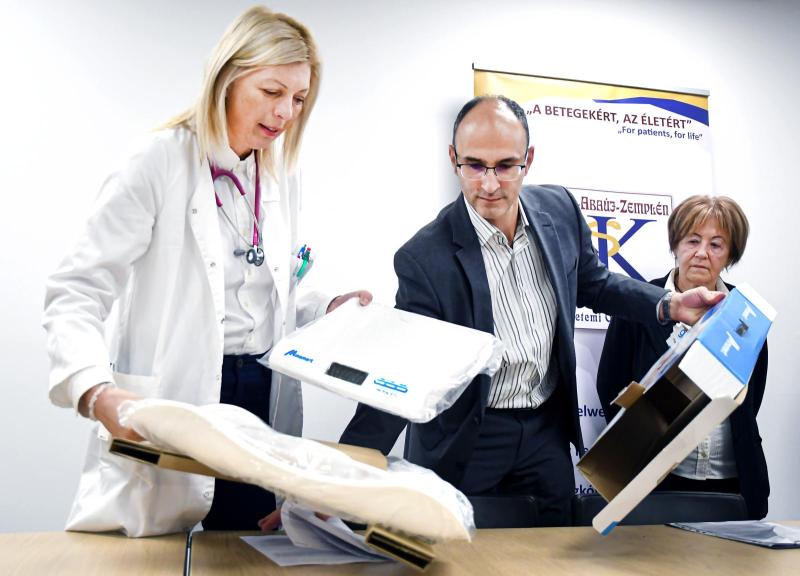 Alapítvány - átadás1