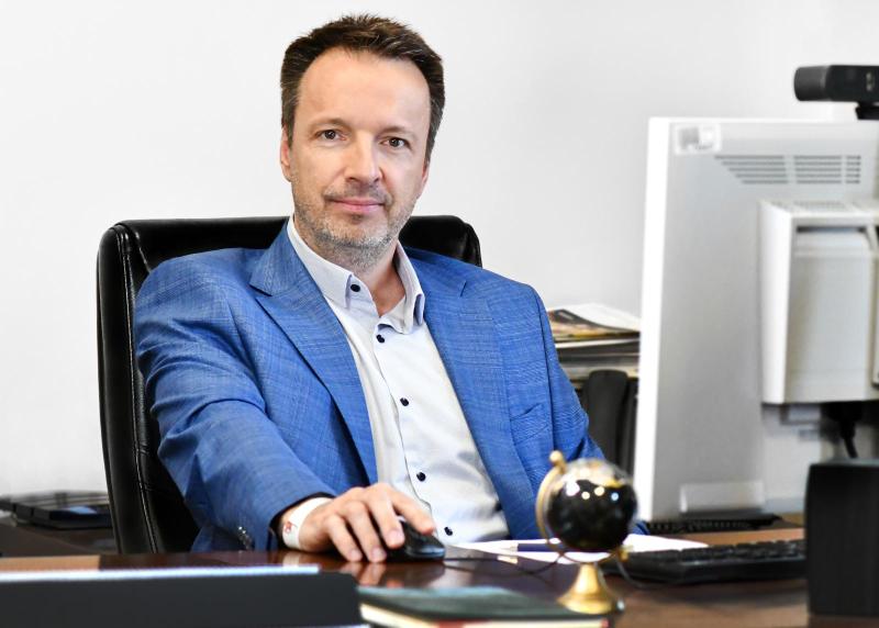 Dr. Kostyál László