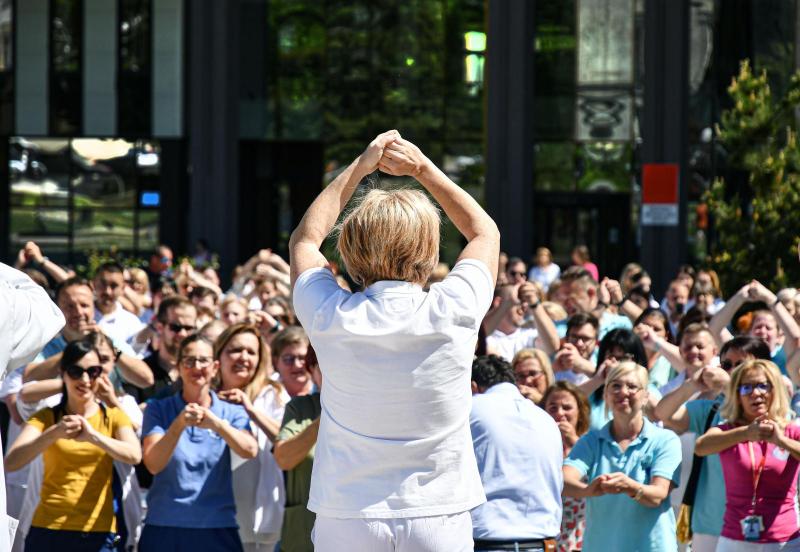 Szabadtéri flashmob kórházunkban a Kézhigiéné Világnapon