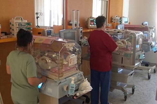 Hármas ikrek az inkubátorokban