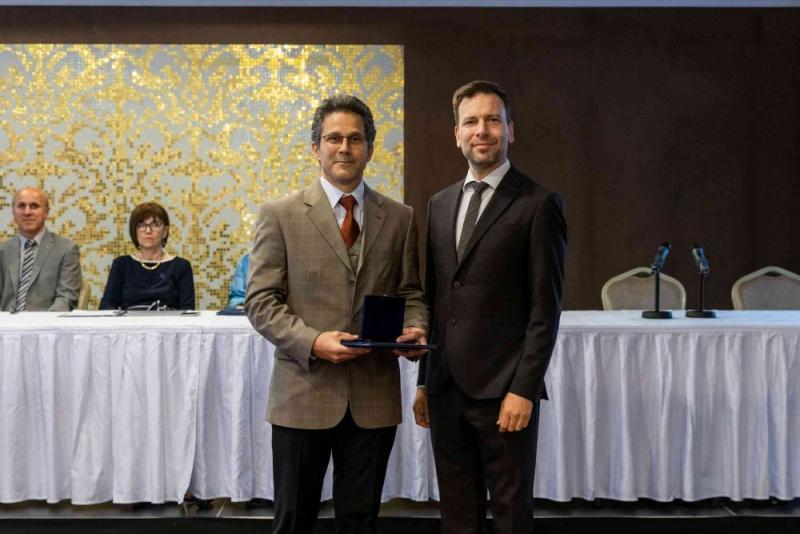 Elismerték Dr. Bársony Péter érdemeit