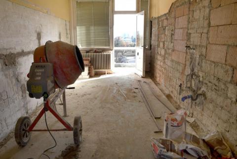 A GYEK sürgősségi építkezésének jelenetei